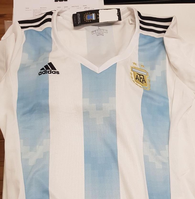 locura_real's tweet photo. @Pelota2018 sortea una camiseta femenina de la selección!
Puede ser tuya!
Que hacer?
->Seguinos a nosotros, a @solcitorjas  y a @ohjennisalome.
-> Dale RT con #pelota2018.
Doble chance mencionando a un amig@!
No te lo pierdas, sortea el sábado 28 a las 15hs por AM1420! https://t.co/K6KXJrRHJR