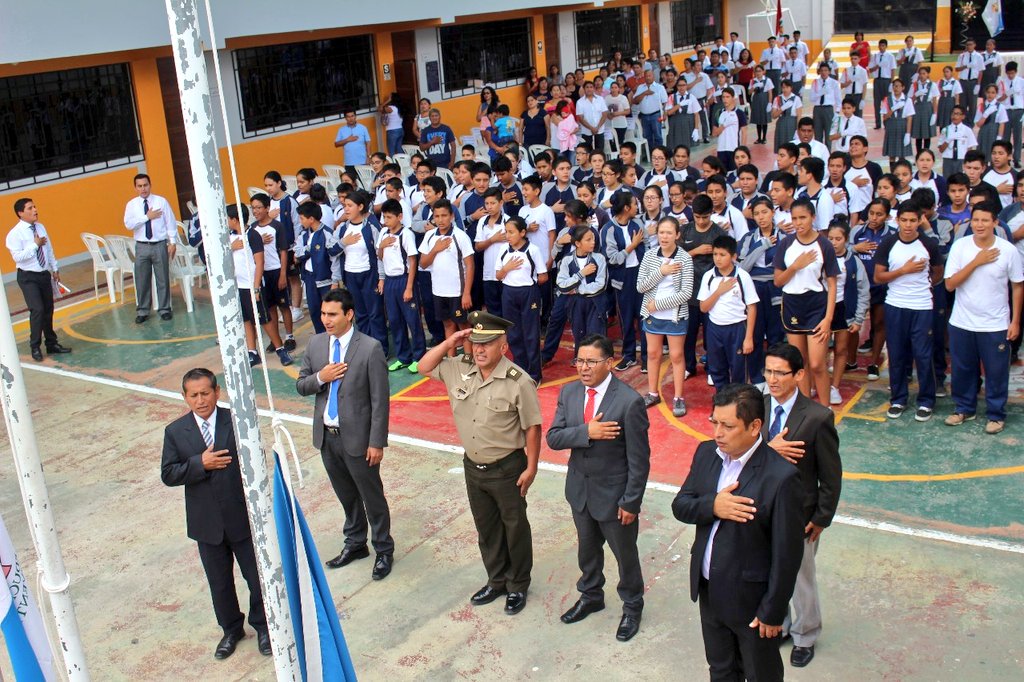 nmendigure's tweet image. Investidura de Brigadieres y Brigadistas del Nivel Secundario con presencia de autoridades militares y académicos de la provincia de Chepén porque #LoMejorEstáPORVENIR @edgardlluz @EAsudamerica