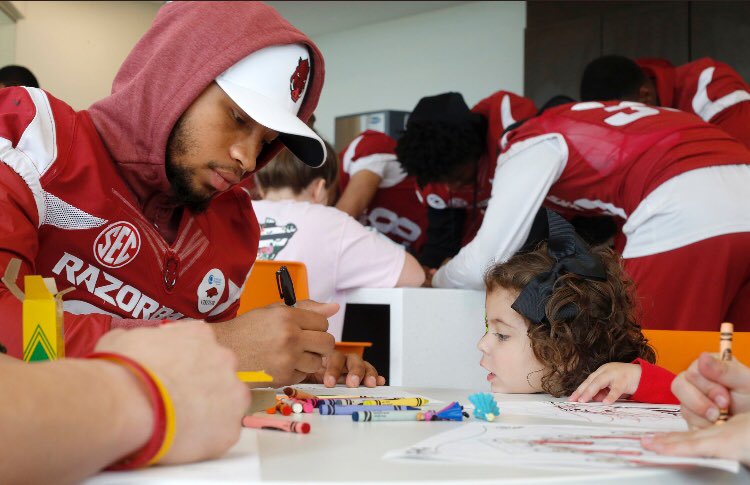 DaniBraswell's tweet photo. We had the best time getting to spend the afternoon at Arkansas Children’s today! 🐗 #HogsInTheCommunity https://t.co/7K9bG1lLJI