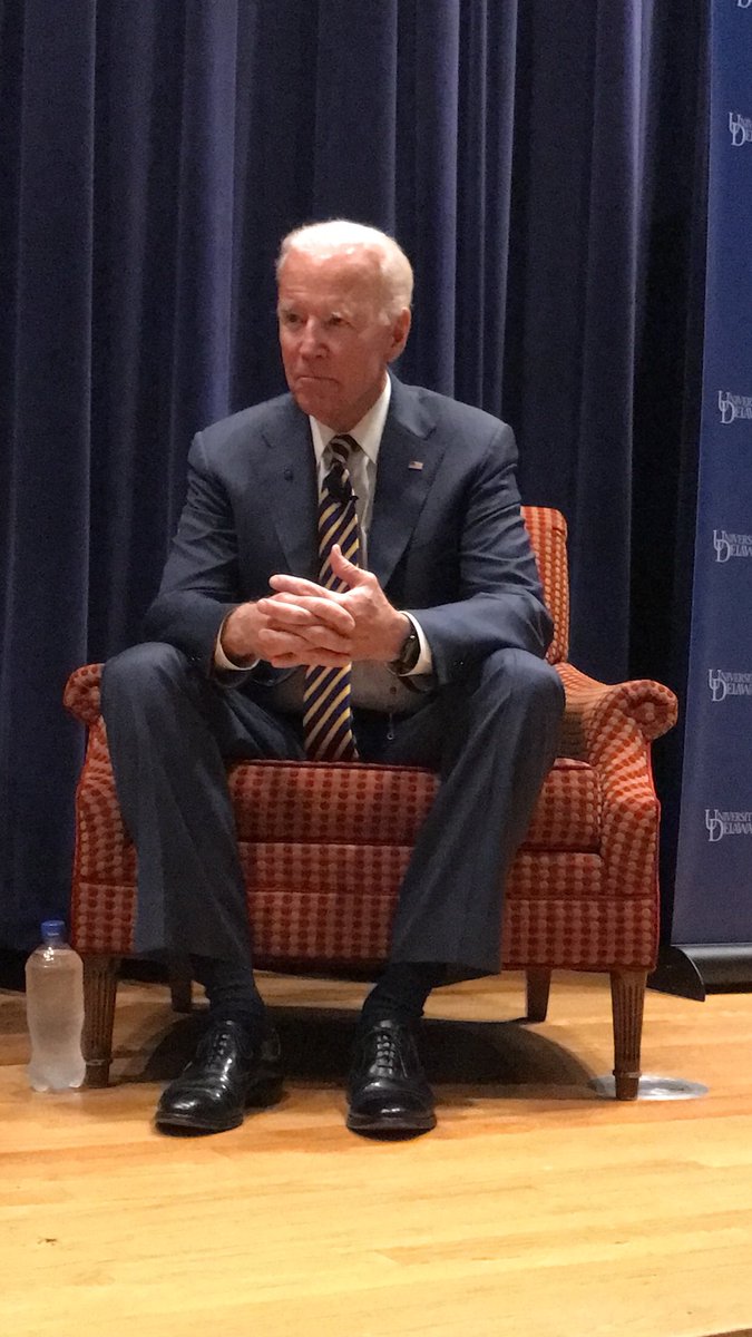 BlueHenSteph's tweet photo. Still can’t believe I saw @VP44 yesterday😱 got there two hours early and was first in the line to get a prime seat 🤗 https://t.co/TThERrGCUr