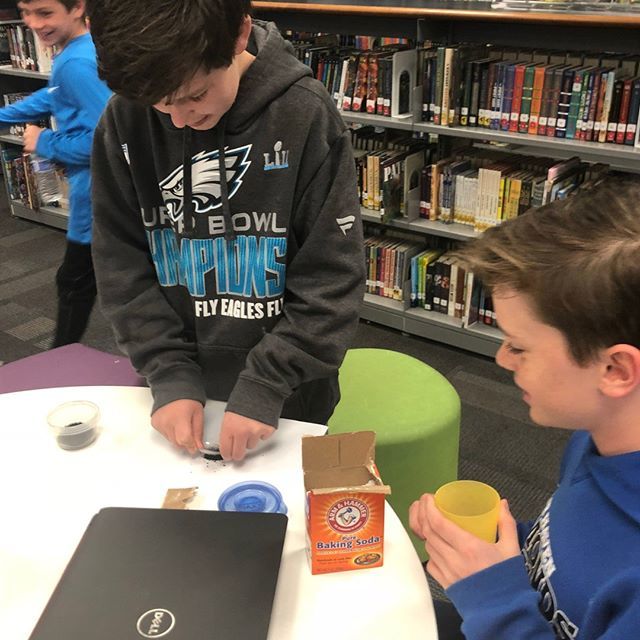 FHGizmos's tweet photo. https://t.co/Xhzzfggref students exploring what a no-water-required toothpaste might look like! #edtech #edchat #education #makered https://t.co/beVcy6aXur