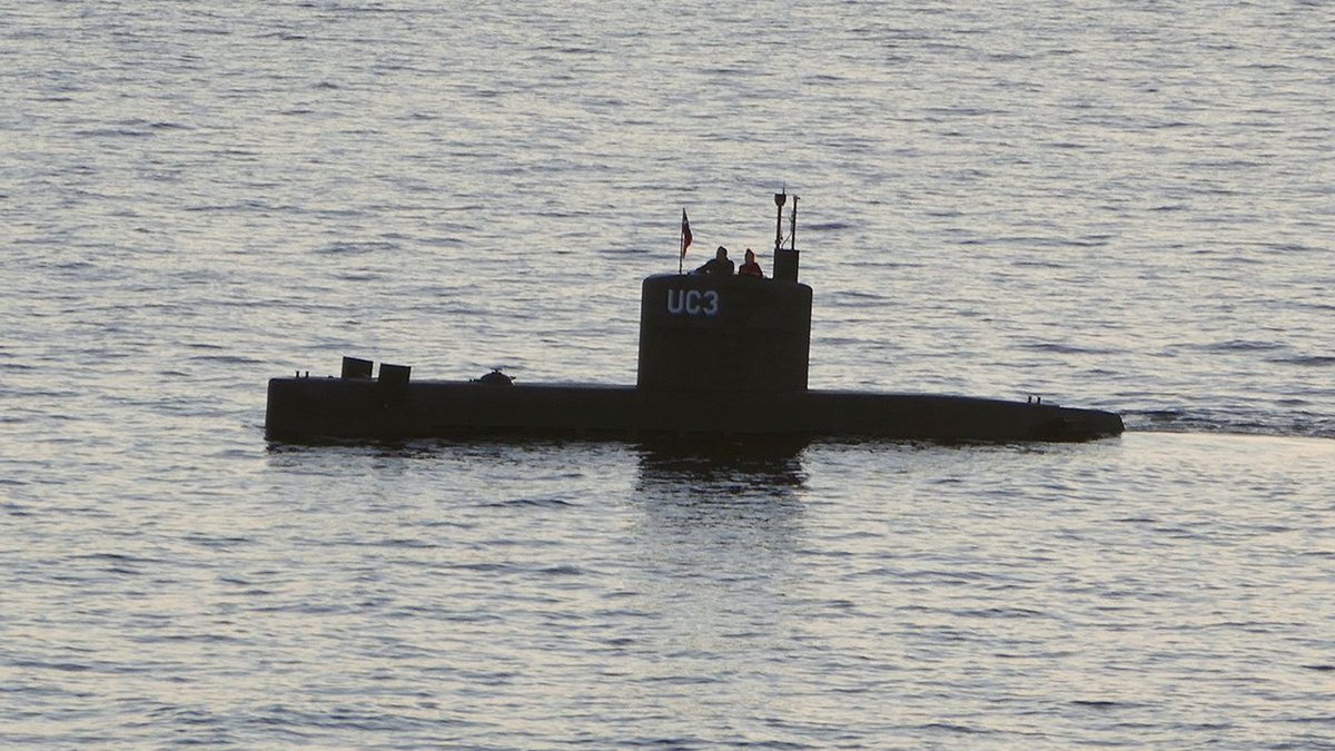 foxnewsnight's tweet photo. #TeamBream: We have been following this story since the beginning here in our newsroom. Every new detail is fascinating. What other #NewsroomChatter do you want to hear about? https://t.co/YXMnDgSR50
Pictured: Peter Madsen's homemade submarine, August 2017
#kimwall #petermadsen https://t.co/veW7JHHwZ9