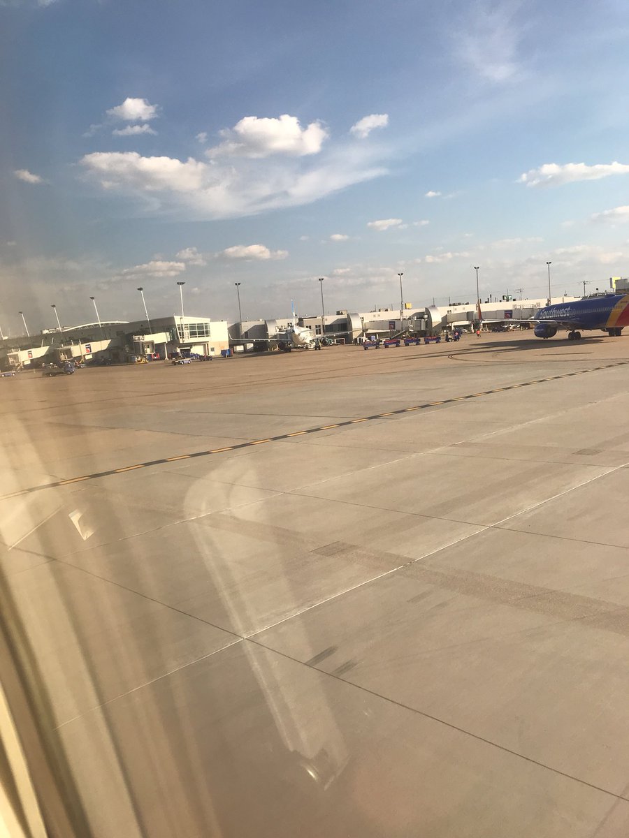 Jayalmill's tweet photo. @FlyFrontier can you move this plane in stl? Been sitting on the tarmac for 45 minutes https://t.co/bXU814nOP6