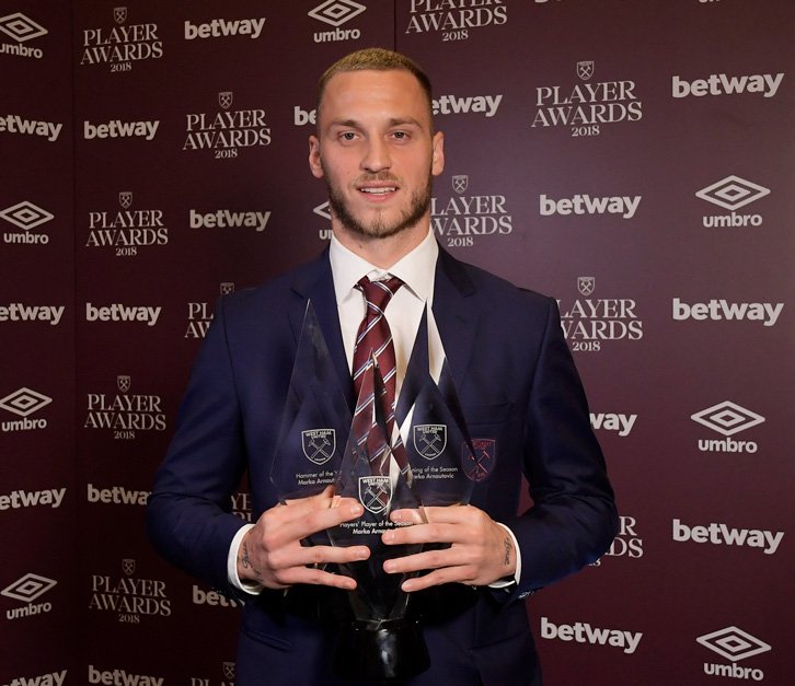 WestHamMatters_'s tweet photo. Night Hammers 🌙🌙 #MarkoArnautovic #HammeroftheYear #PlayersPlayeroftheSeason #SigningoftheSeason #MagicMarko #WHUFC #COYI ⚒️⚒️. https://t.co/0SfHAtIUOy