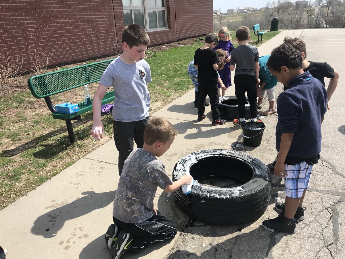 Thanks @TuffyofBellevue for donating tires and Bellevue @SherwinWilliams for donating the paint for @FVFirebirds1 #EarthDay18 project! #bpsne #RecycleReduceReuse #sprucingupthelandscaping #nowweneedplants