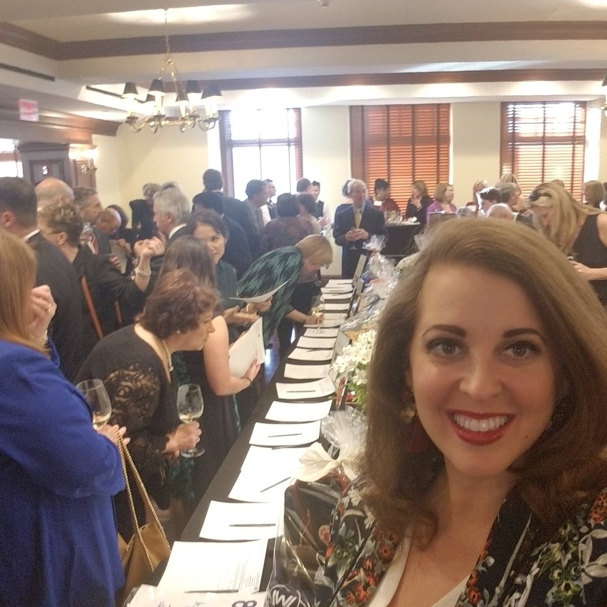 tararosenblum's tweet photo. Honored to #emcee tonight's #eveningofinspiration #gala for #wihd at the lovely #scarsdalegolfclub ! @News12WC https://t.co/XWPBd50JJo