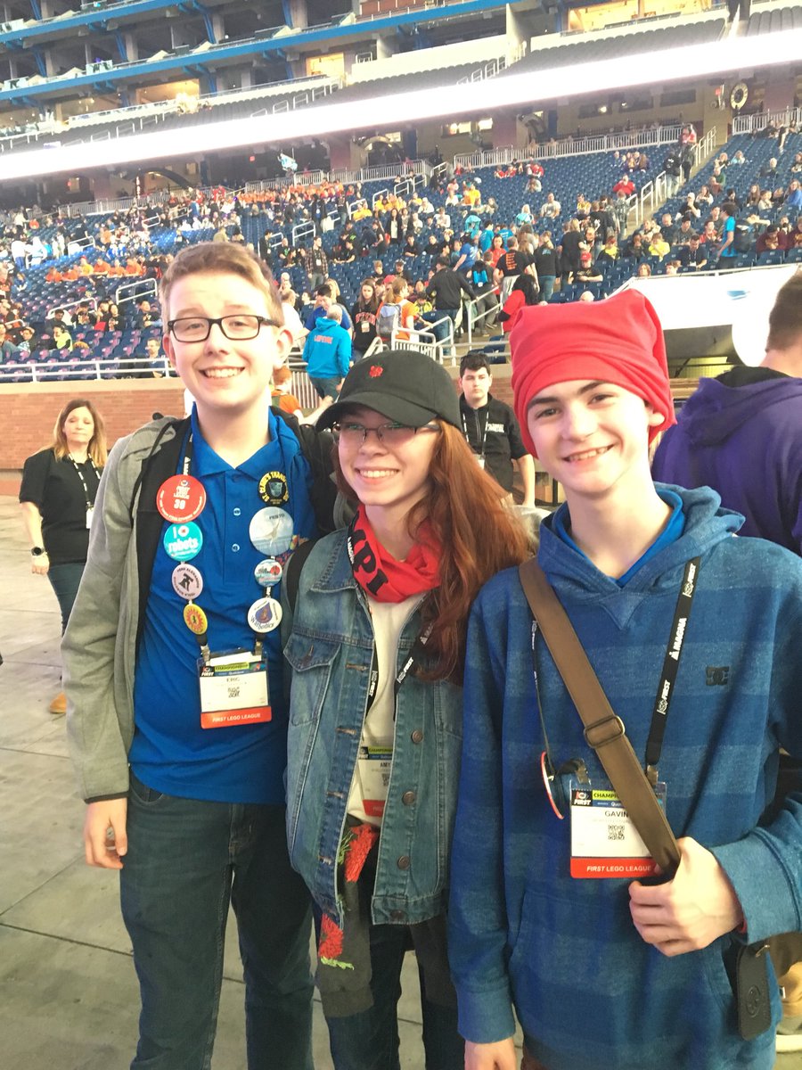 I call this one a “Rose” between two thorns. <a href="/MmeDewling/">Nancy Dewling</a> <a href="/NLESDCA/">NLESD</a> <a href="/mpipanthers/">MPI</a> @samuelvrose