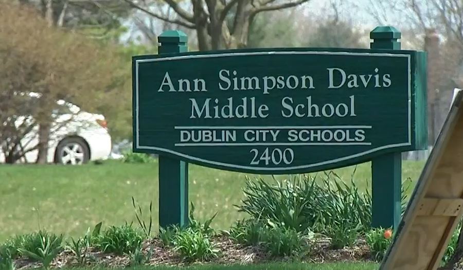 10TV's tweet image. Scammers targeting teachers in central Ohio bit.ly/2HuyfKr #10TV