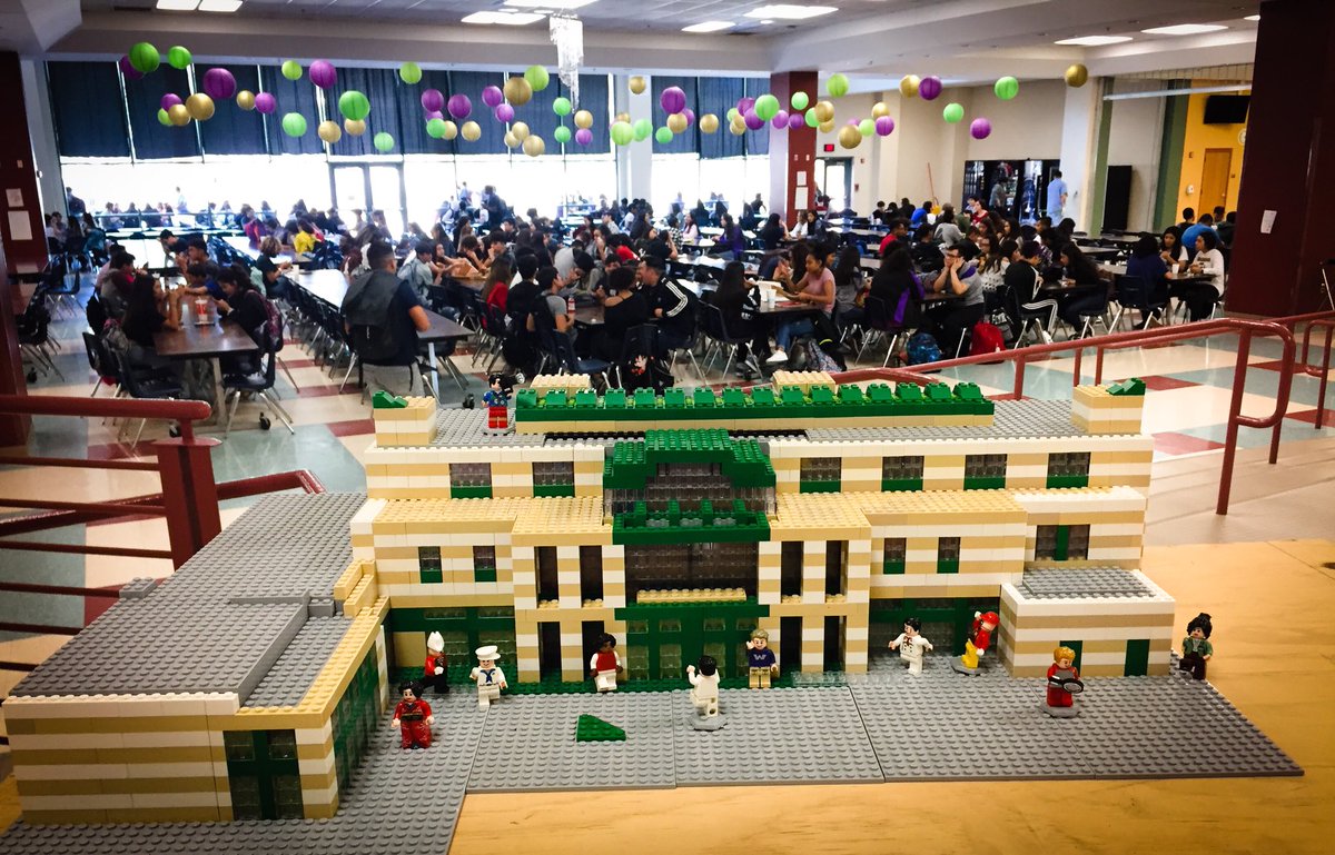 Venissia's tweet photo. Warren HS is on the move...@saartist is the genius behind the Lego-created Warren HS💜 #WarrenInspired #LegoArchitecture #Lego https://t.co/H83UfqDkTL