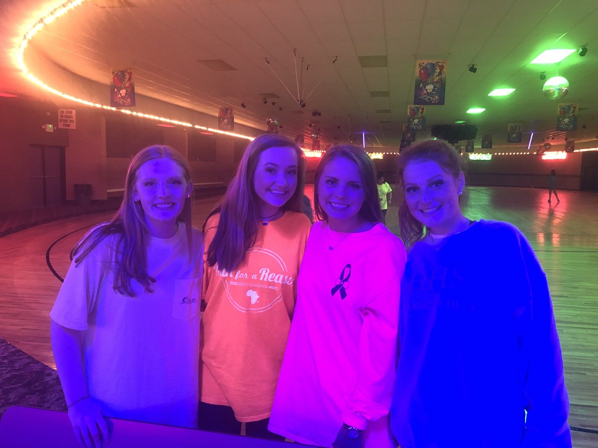 Helenajrclass's tweet photo. Skate night at roller motion!!!! https://t.co/g2UncQrxuZ