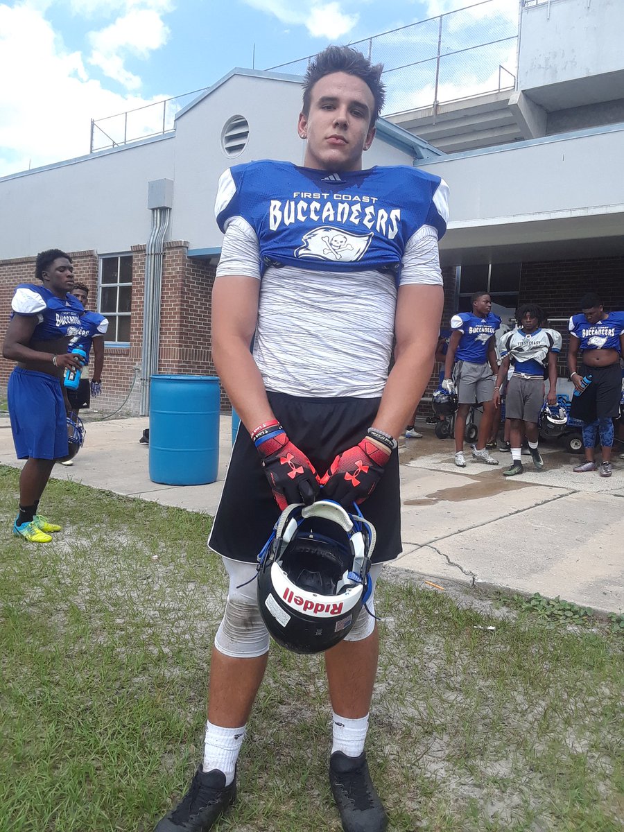 dreamkingfilmz's tweet photo. First Coast Bucs
2019 LB Cole Beckham
6'3 225 4.58 40 time
- Beckman is your ideal LB,will tackle anything moving,strong,fast,can play inside and out,and is virtually unblockable from the DE spot. #SaturdayPlayer https://t.co/KKOcsLk10G