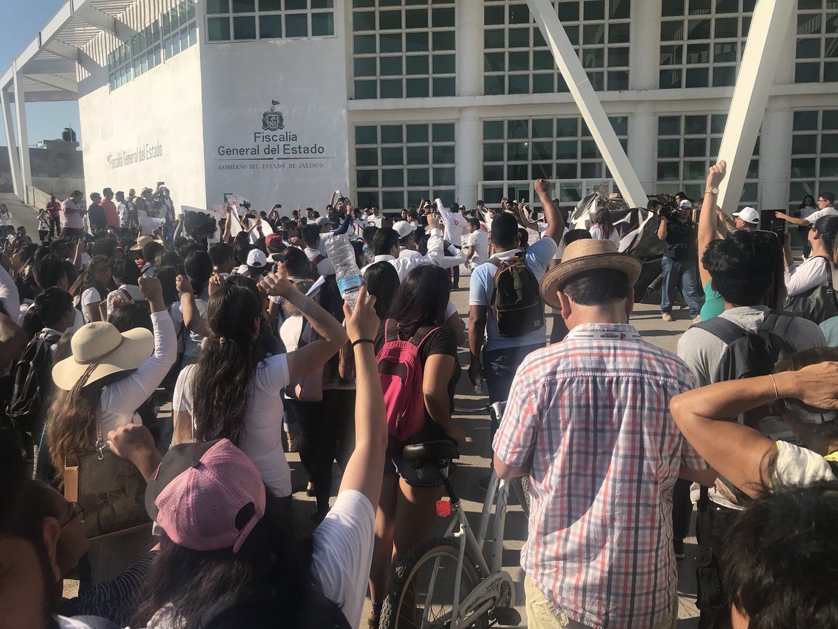 MarceladeNiz's tweet photo. #NoSonTresSomosTodxs #PuertoVallarta #FiscaliadeJalisco https://t.co/u09NIu3UaX