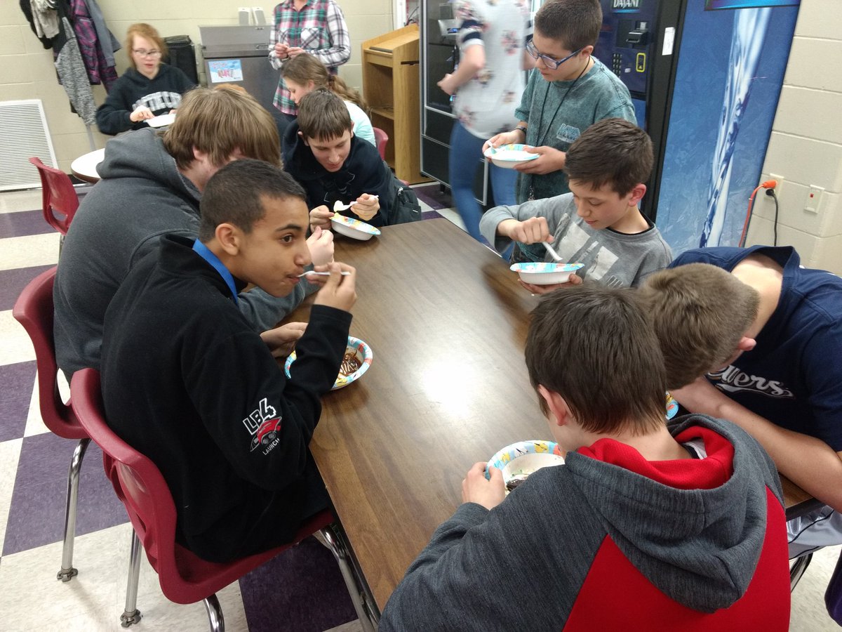 MarquardtClass's tweet photo. Middle schoolers enjoying their GRIT "Did It" party for putting forth their best effort during the past two weeks of Forward testing. https://t.co/I0OPmLZwqo