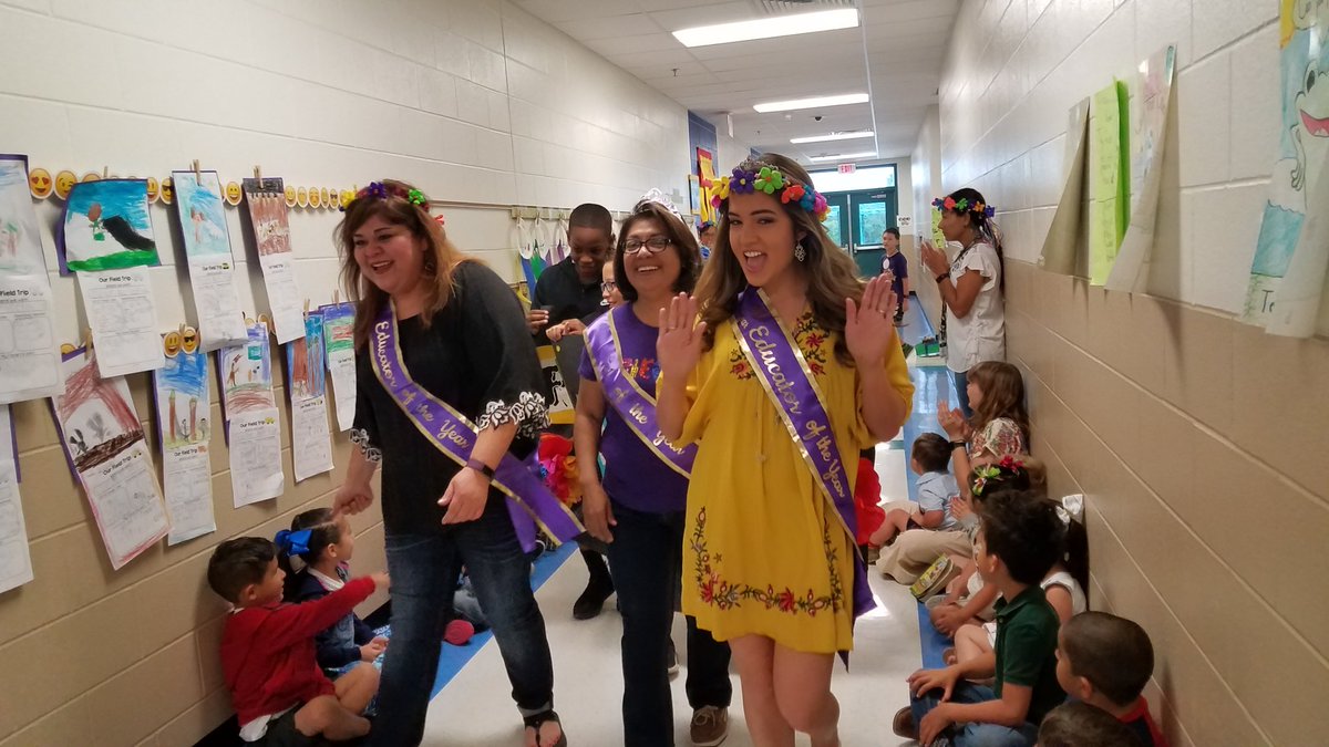 jillbt_'s tweet photo. We had so much fun celebrating Fiesta with our sweet little ones today! #vivafiesta #bcoleinspired #coleppcdprekcollab #coleppcd #nisdppcd #nisdcole @sandy_salazar_ https://t.co/c4nvwSfuxv