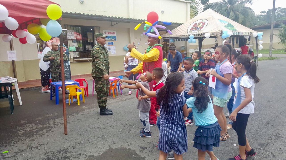 emisoraejercito's tweet photo. Héroes #ColombiaEstéreo en Carepa #Antioquia acompañaron al Batallón #aspc17 y al dispensario médico a la jornada de salud para los menores de edad, fortaleciendo la campaña «yo cuido y educo a mi hijo» https://t.co/NInQXcXz1x
