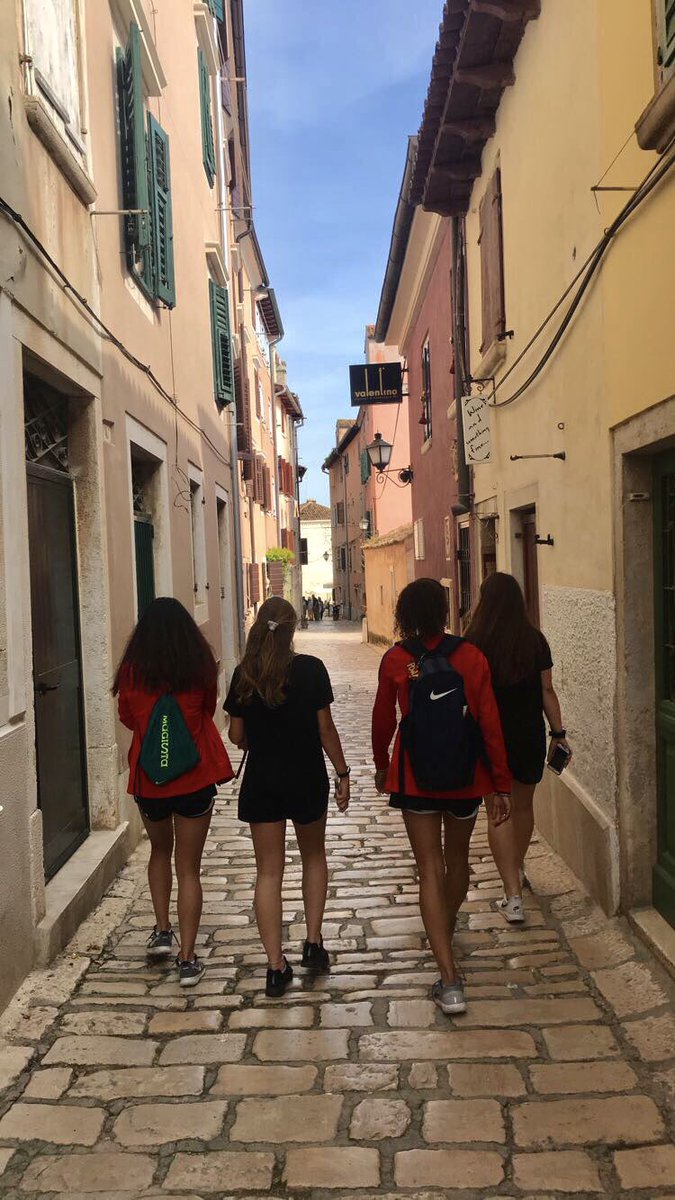 alia_keepy's tweet photo. exploring the world with my best friends #blessed https://t.co/hX4RrjNiyt