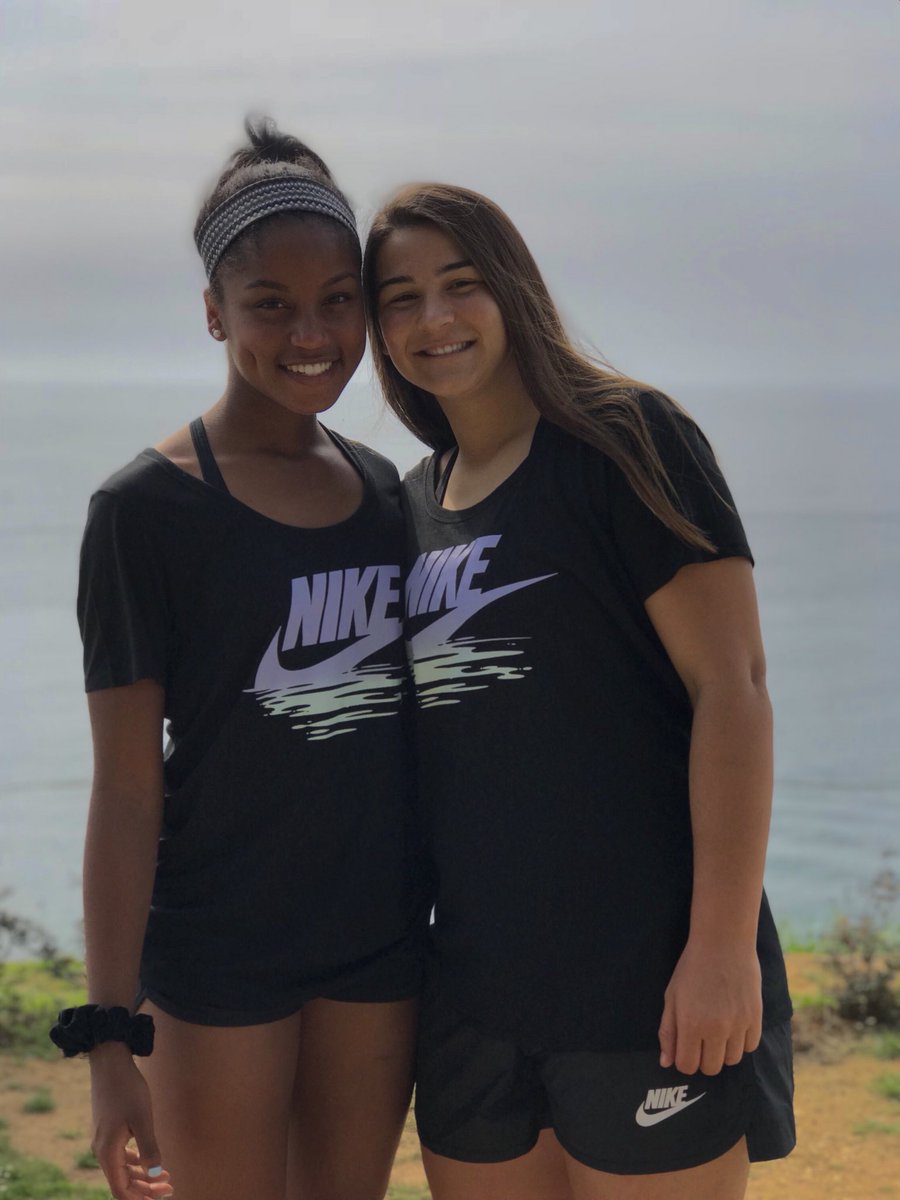 alia_keepy's tweet photo. exploring the world with my best friends #blessed https://t.co/hX4RrjNiyt