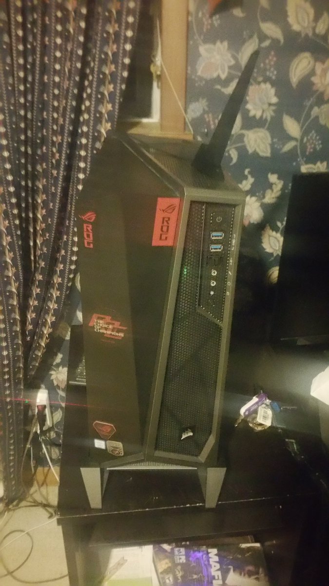 viperfox_5's tweet photo. #intel #asusrog #corsair 
New build i7 8700k maximus x hero  gtx 1070 corsair vengeance blue led 
SanDisk 128 ssd 5 tb hardrive space
Corsair cx 750w
Corsair spec alpha https://t.co/HUzBGquDTU