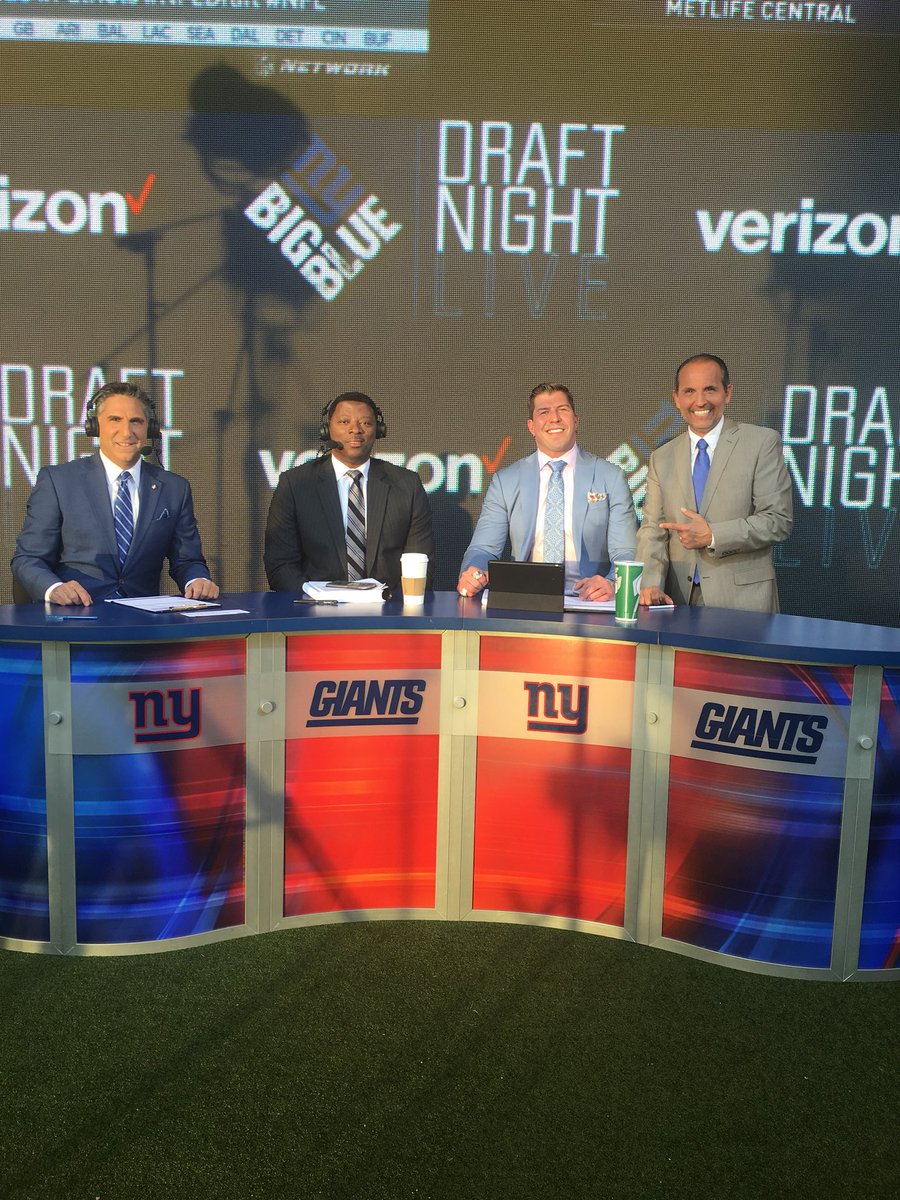 BobPapa_NFL's tweet photo. We go LIVE @MSGNetworks @Giants #DraftNightLive @verizon. We have the Giants pick covered w/ @CarlBanksGIII @davediehl66 @giantswfan @Schmeelk @MadelynBurke. Also on @Giants app and https://t.co/ysyiLzIJax @JackVictorStyle @saks #teamsaks #ad https://t.co/ocrzKb1px5