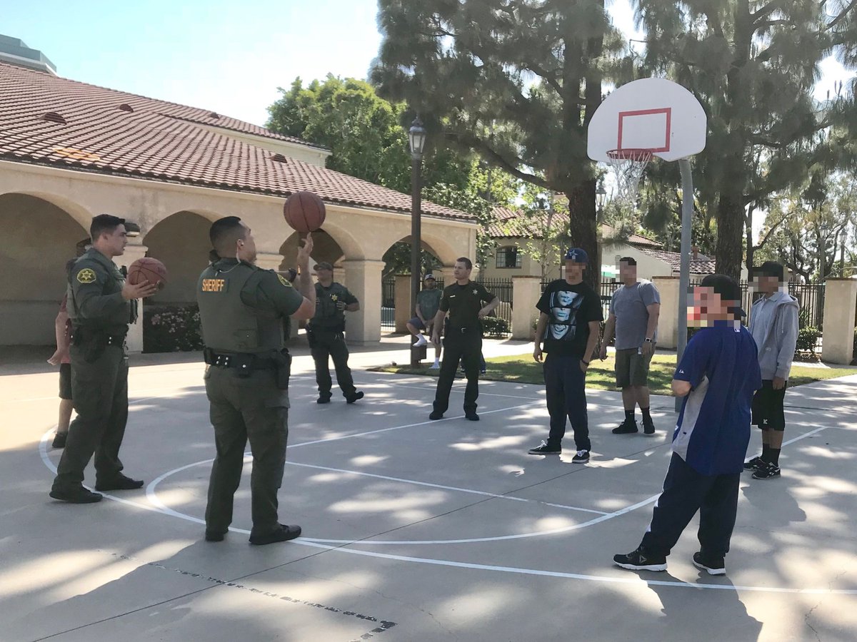 OCSheriff's tweet photo. Last week Morale Boosters donated ice cream 🍦to our Theo Lacy deputies 👮🏽♂️ and we decided what better kids to share with than the children at Orangewood! Not only did we get to enjoy some ice cold treats with them 🍨 but we also got schooled in basketball. 😂🏀 https://t.co/4IqzwisUff