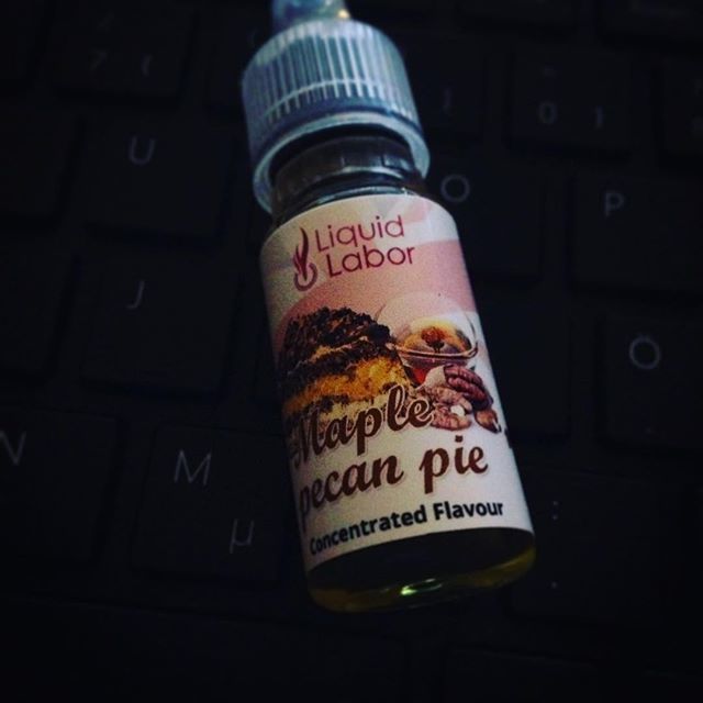 vapersfinest's tweet photo. Maple syrup. Pecan nuts. Pie. 😍 Sweet as in delicious. Such a nice combo that goes all day long. #vapeon  #mechmod #mechmods #subohm #liquid #vaping #dampfen #ezigarette #liquid #ejuice #eliquid https://t.co/gVhTBXbaPQ