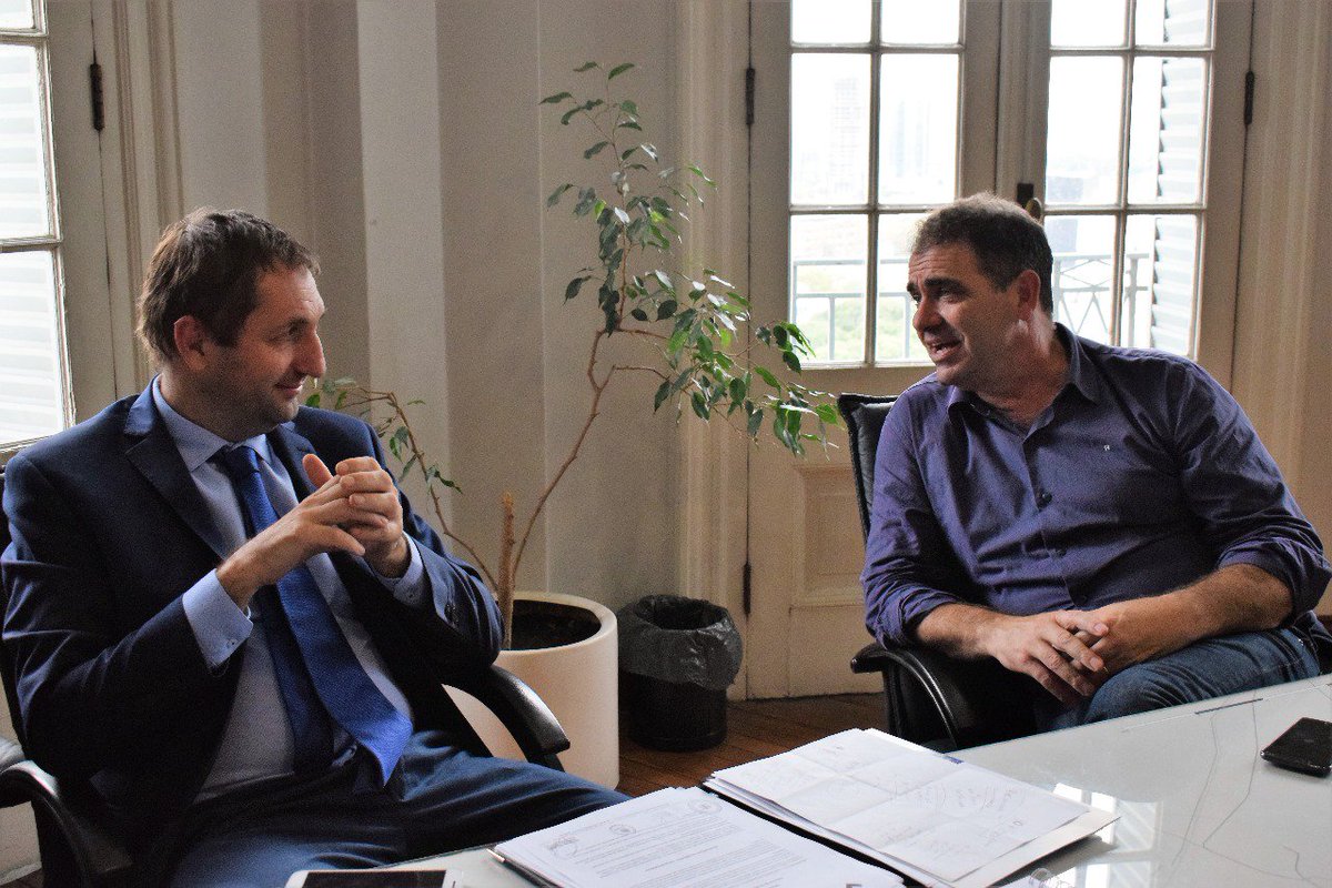 Falvarezdecelis's tweet photo. Oscar Tamis, intendente de Oliva y Maciel Balduzzi, Intendente de Costa Sacate #Córdoba, acercándonos proyectos del @comupro.  #HaciendoLoQueHayQueHacer https://t.co/vgBapwesM9