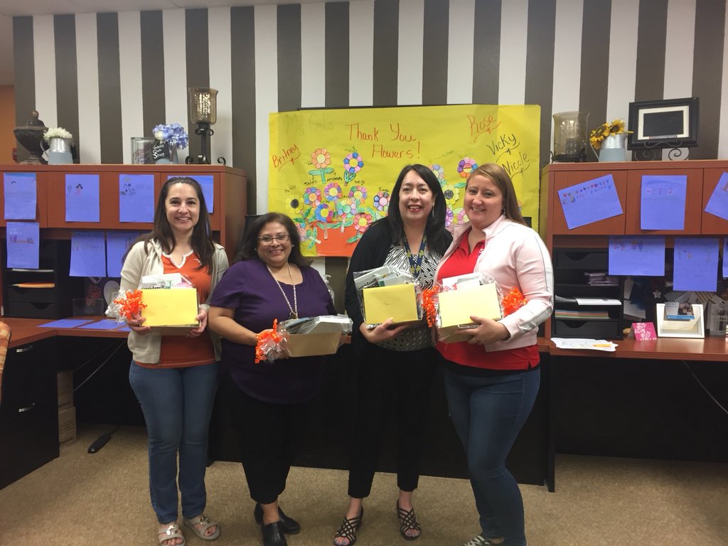 DelmaPatino's tweet photo. Shook’s awesome office staff ! Thank you for all you  do! #TeamSISD https://t.co/pAmhMaqBrR