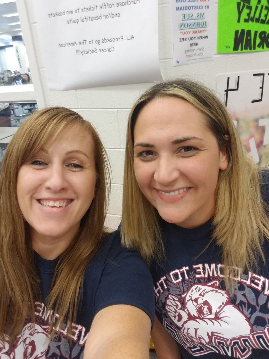 JenN_LunsfordMS's tweet photo. Triple Play! @PThiessen_LCPS Supporting #teachersmakingtracks @PNBLibraryLady with @k_avey https://t.co/ClH4oDl7gq