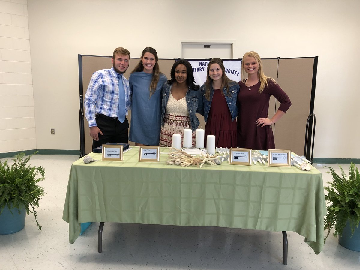 TaraWellsCitrus's tweet photo. Twenty-four students were inducted into the Inaugural FCE Chapter of the National Elementary Honor Society tonight.  I’m so proud of these students for their leadership and service!  Many thanks for the @CHSCanes NHS students for leading our ceremony!  @FloralCityElem https://t.co/91tQWhXx5c