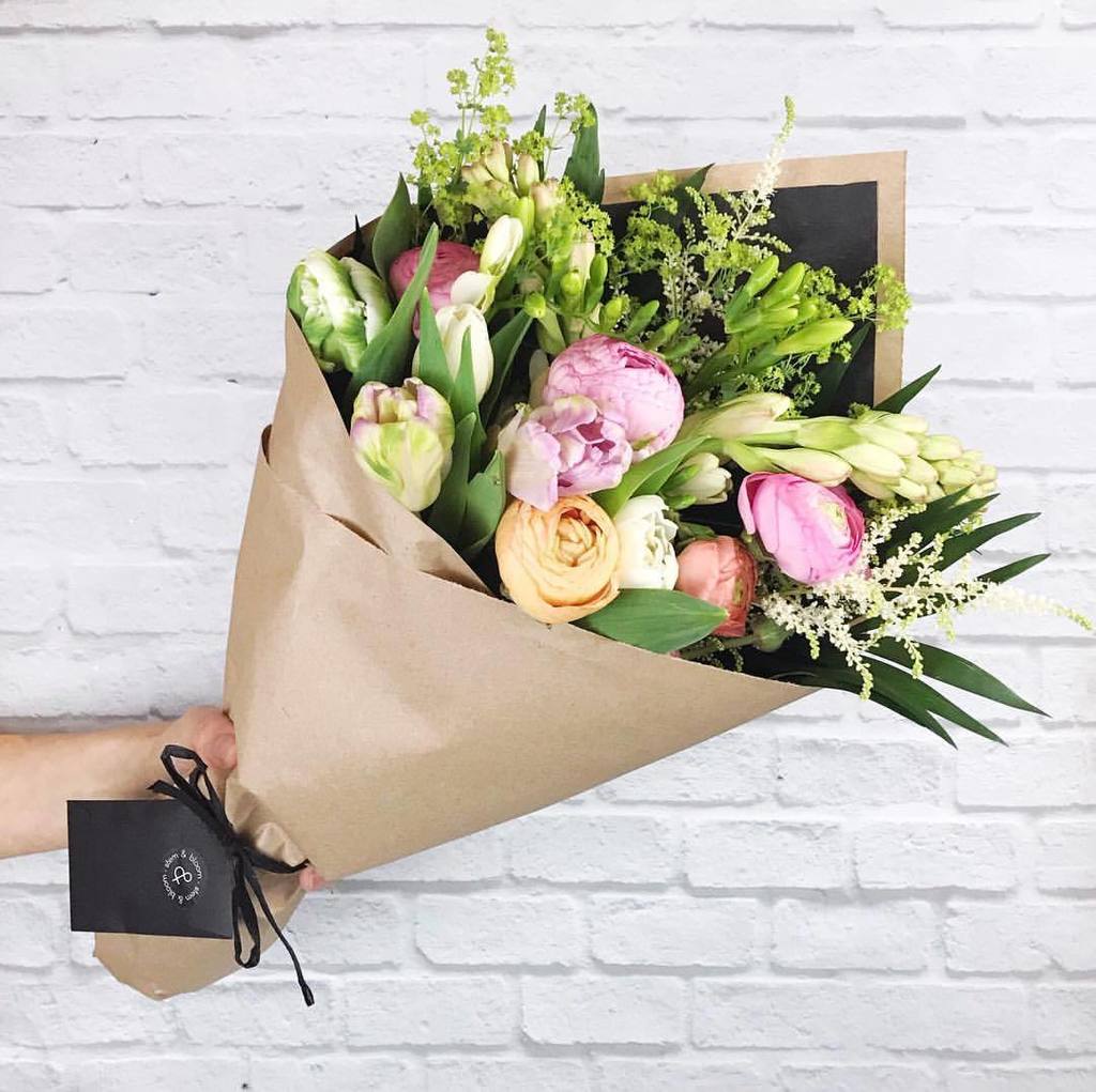 stemandbloom's tweet photo. This week’s bright bouquet, with Tuberose, Ranunculus, Parrot Tulips, Astilbe, and a bunch of other beauties… 💕 https://t.co/D1EAuPuH6s
