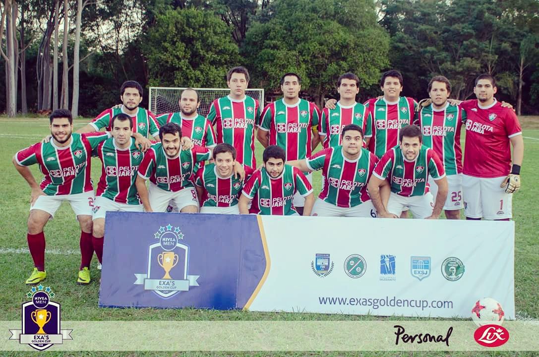 Primera foto oficial del equipo. Nuestro debut en el <a href="/exasgolden/">Exa's Golden Cup</a> ⚽👏😍🇭🇺 #VamosFluzão #Fluminense2010 #ExasGoldenCup