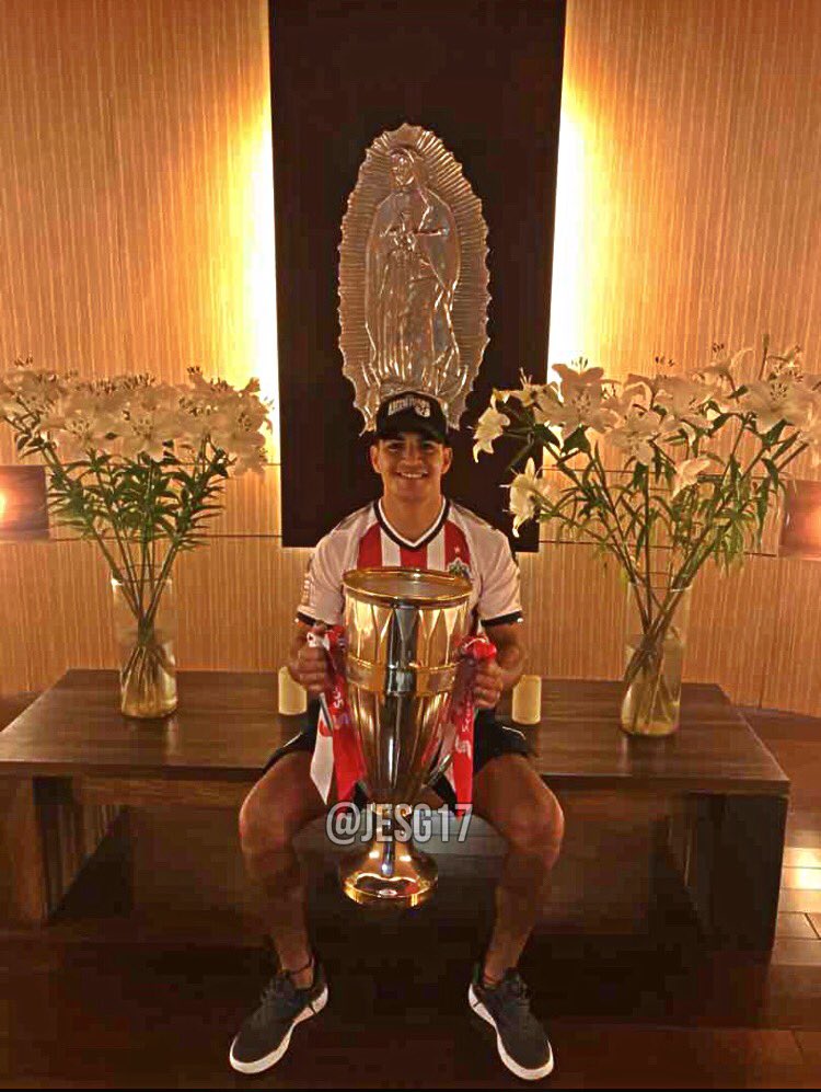 _JESG17's tweet photo. Que sean muchos momentos más cómo estos.

De #Chivas toda la vida 🇮🇩🔴⚪️🐐
Somos el alma de 🇲🇽 
#PuroMexicano #TodoPasa #UnDíaAlaVez https://t.co/1ljmfb3xun