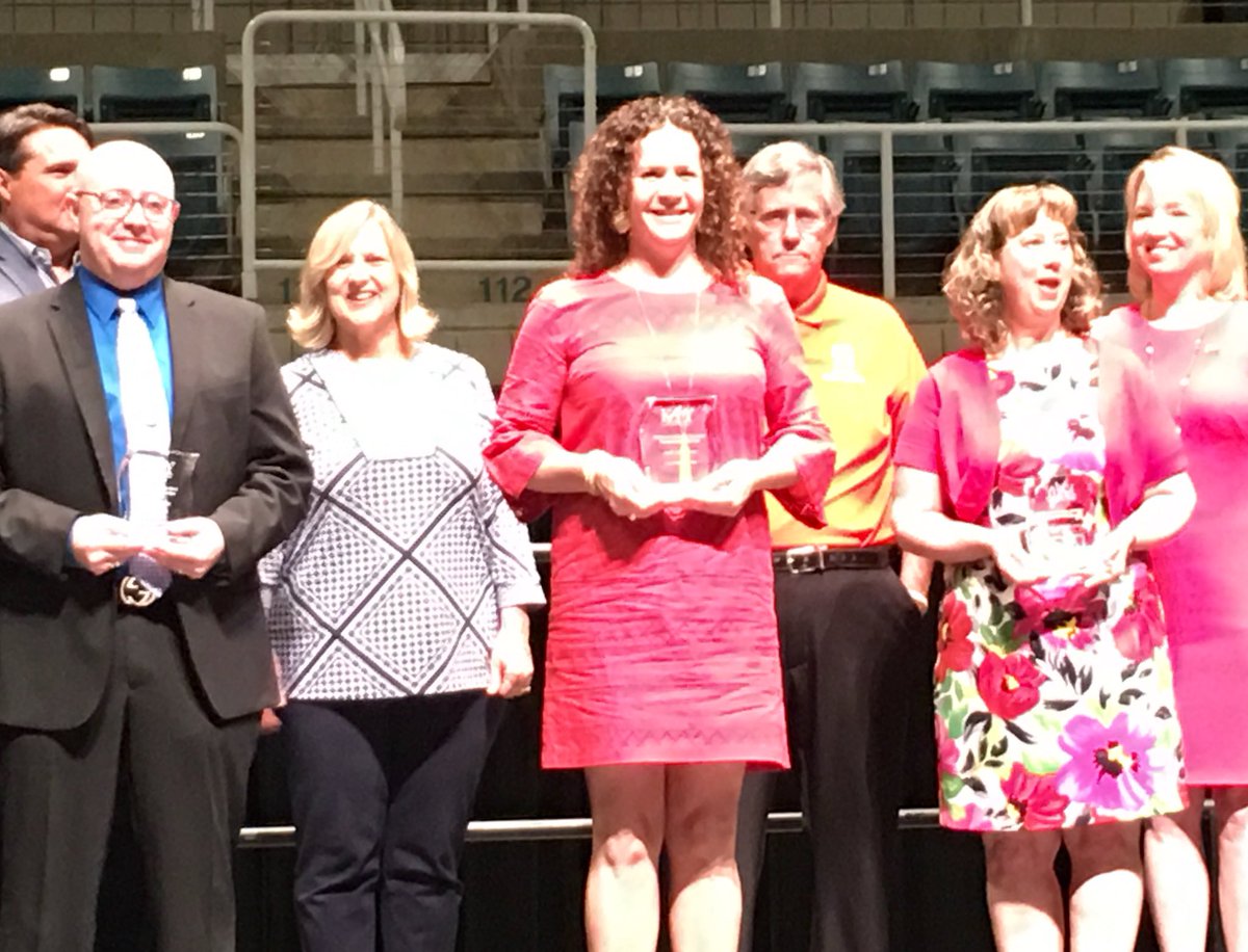 KimVrana's tweet photo. Congratulations to WCJH counselor, Jodi Slaughter...junior high district counselor of the year! @JodiD320 #twolves10 https://t.co/CQSFKsUzok