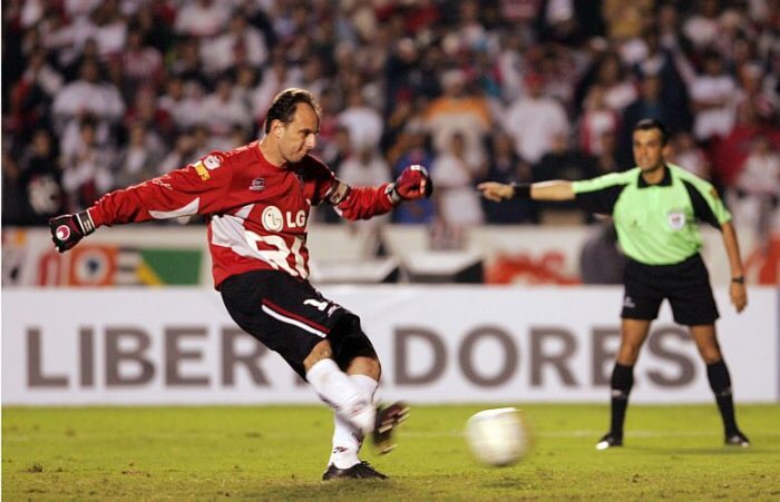 futebolacervo's tweet photo. A história do @SaoPauloFC é marcada por grandes goleiros. Qual foi o que te marcou mais? #DiadoGoleiro https://t.co/gadfpShEAp