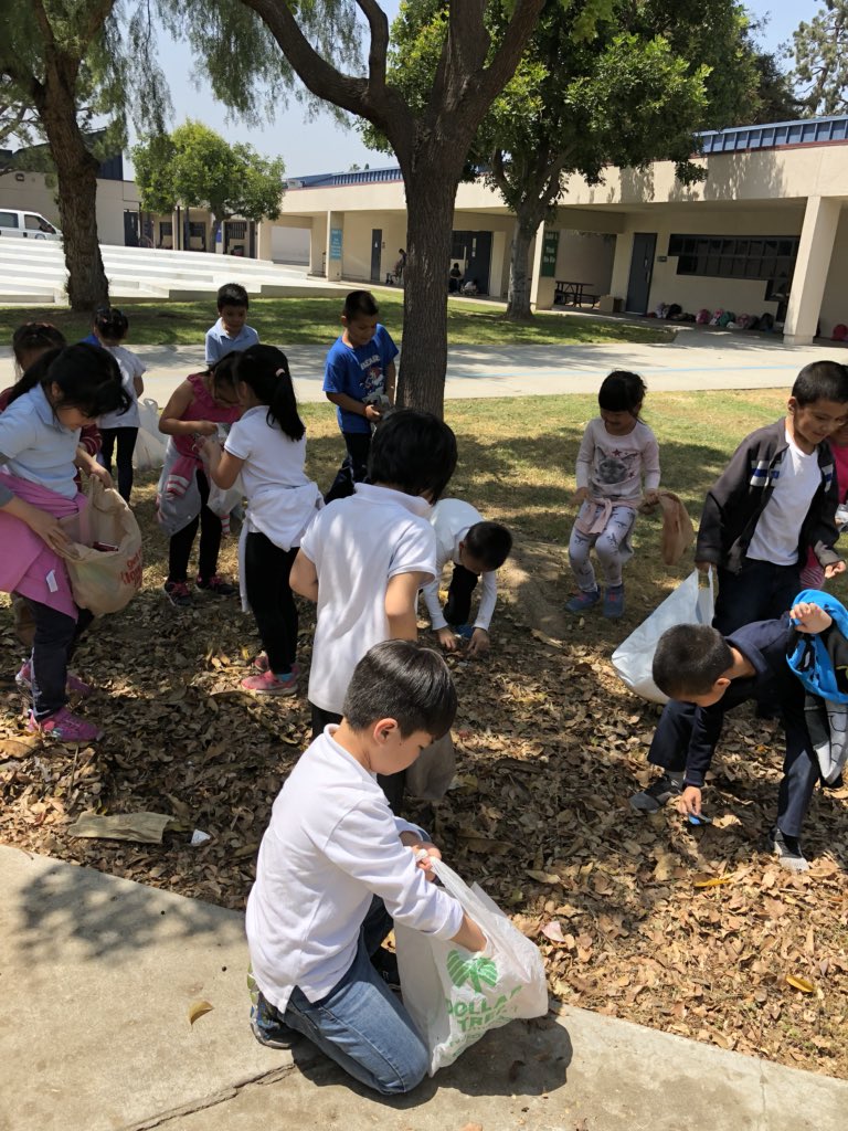 MaanLk's tweet photo. Keeping our school clean! https://t.co/YjwManfj8O