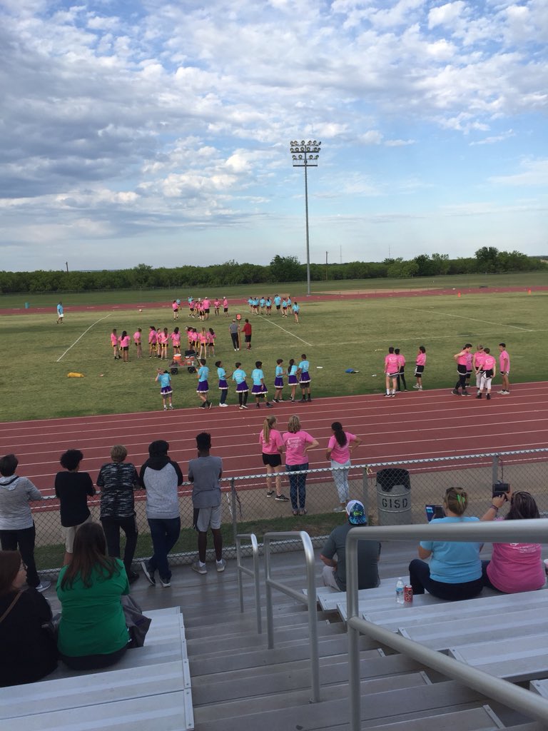 PatYelverton's tweet photo. GMS Powder Puff Football! https://t.co/ARZcYlaxn0