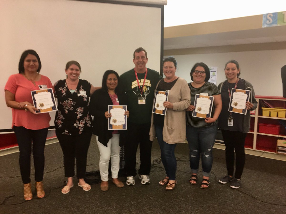 bcecougars's tweet photo. THANK YOU BCE Volunteers for all you do for us at BCE!!! CONGRATS to Mrs. Grace Carringer, BCE 2018 Volunteer of the Year! 🐾❤️🙌🏽 @bcecougars #katyisd #BeTheLegacy #bearcreekvolunteersaresouper! https://t.co/bDKFwDbWUd
