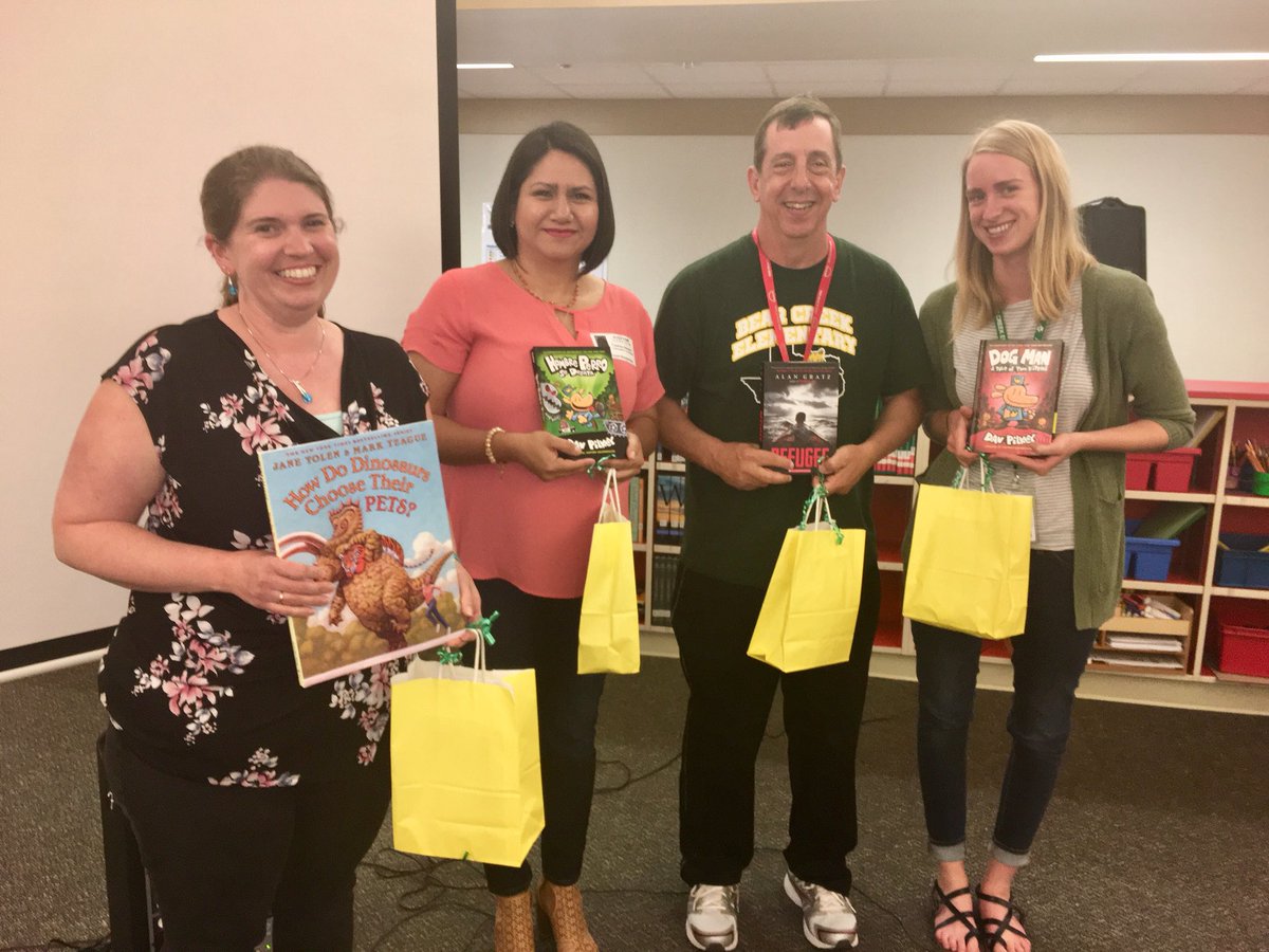bcecougars's tweet photo. THANK YOU BCE Volunteers for all you do for us at BCE!!! CONGRATS to Mrs. Grace Carringer, BCE 2018 Volunteer of the Year! 🐾❤️🙌🏽 @bcecougars #katyisd #BeTheLegacy #bearcreekvolunteersaresouper! https://t.co/bDKFwDbWUd
