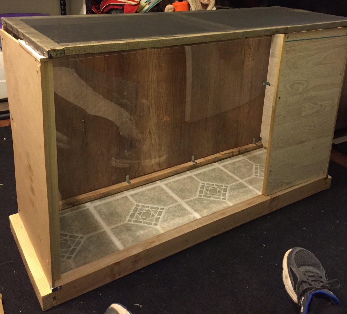ThePerksbiz's tweet photo. Starting to build our business LITERALLY!! #RabbitCage #PetsAreFamily #Woodwork #Entrepreneurship https://t.co/brLGpXt93w