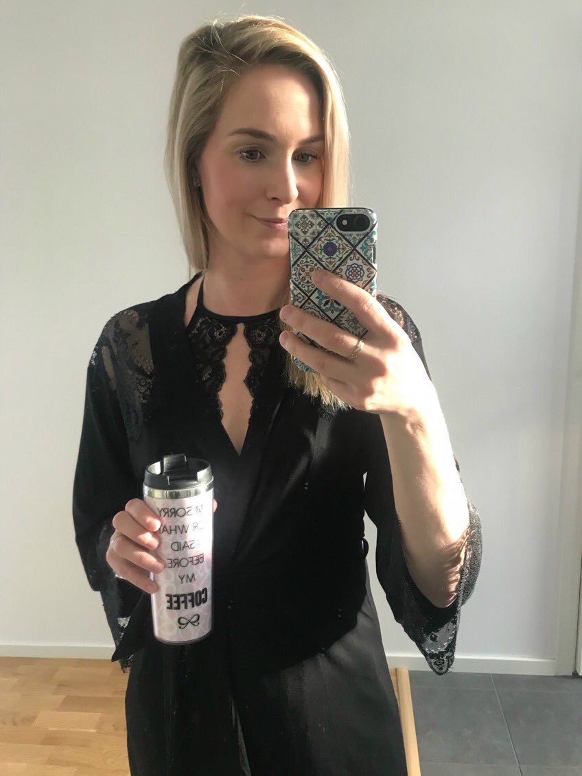 My favorite bra, my favorite kimono and my favorite drink! Good morning memberweekend ☕️🎀💃🏼 #hunkemöller