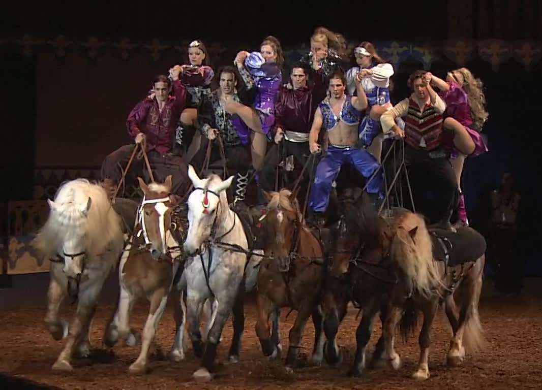 MartiniMovie's tweet photo. @MySFF - We reviewed The Great Flip-Off, an entertaining documentary about extreme circus bareback riding families.  Check out our review https://t.co/R73BbjFCXl …  @thegreatflipoff https://t.co/h2u4dhCgaa