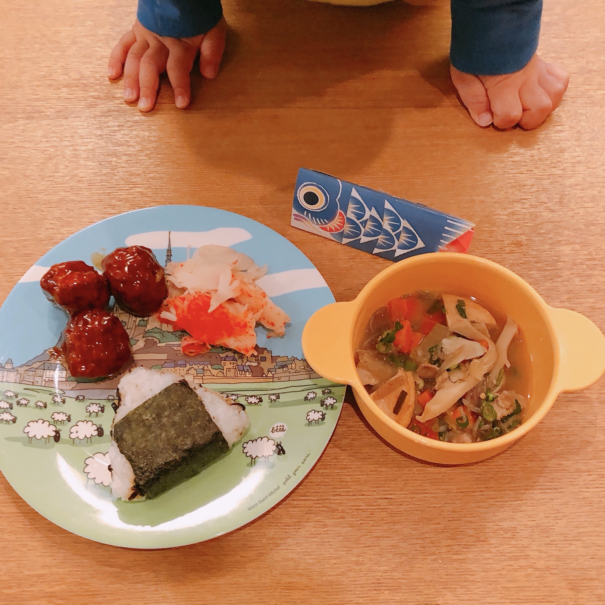 Suzume 6歳児ママ 昨日の息子 3歳0ヶ月 の夕食 18年4月26日 こんぶのおにぎり 豚汁 肉団子 カニ風味かまぼこ 幼児食 幼児食メニュー 幼児食記録 子供の食事 こいのぼり T Co Dg2lv71v9b Twitter