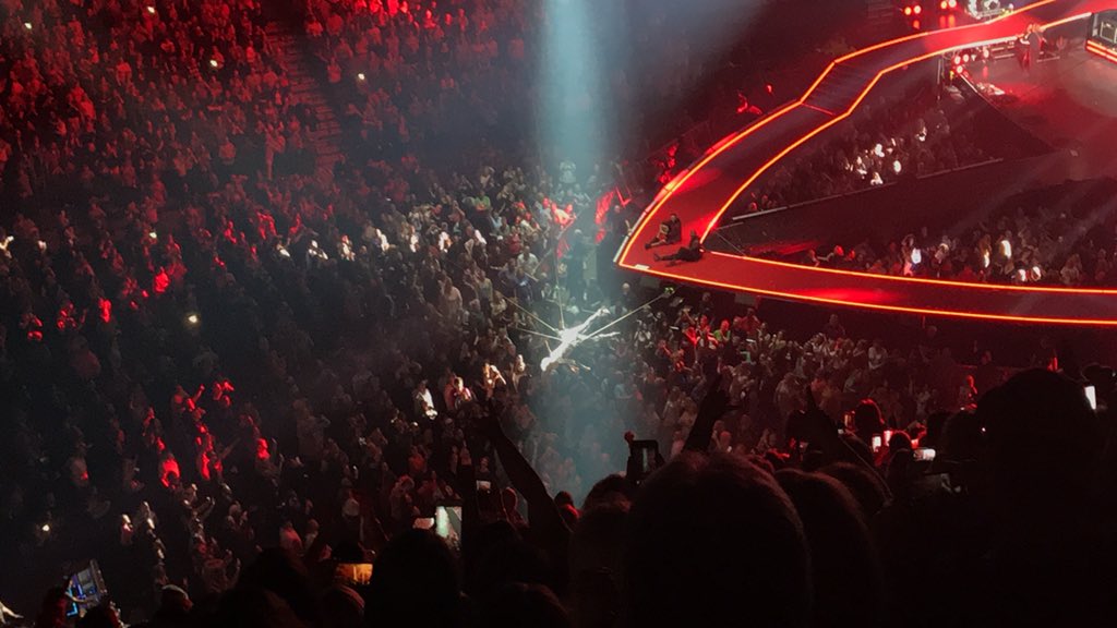 roarringtwenty's tweet image. you're an outstanding preformer, and i thank you for what all you've done for your fans, and this world. ❤️