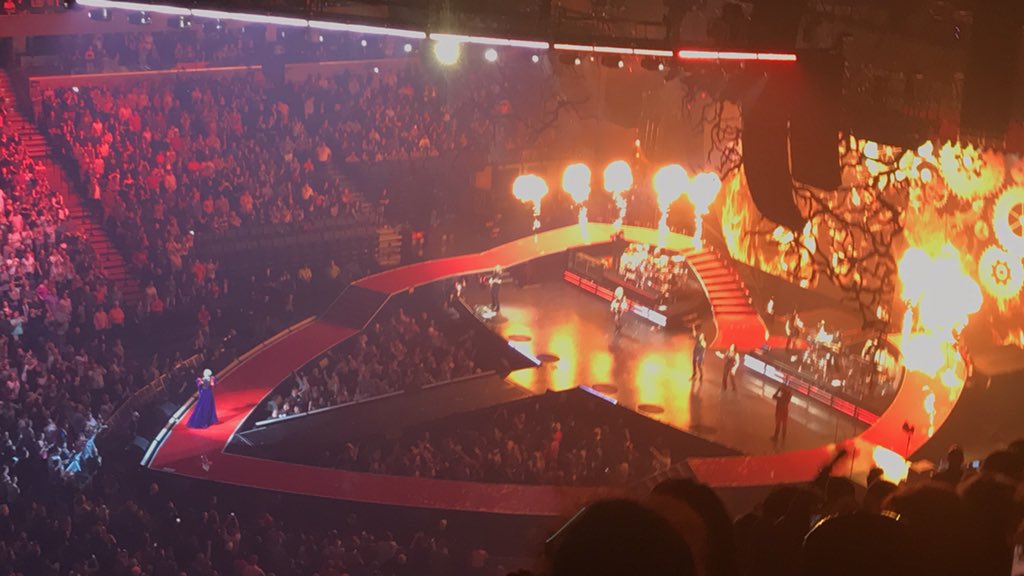 roarringtwenty's tweet image. you're an outstanding preformer, and i thank you for what all you've done for your fans, and this world. ❤️