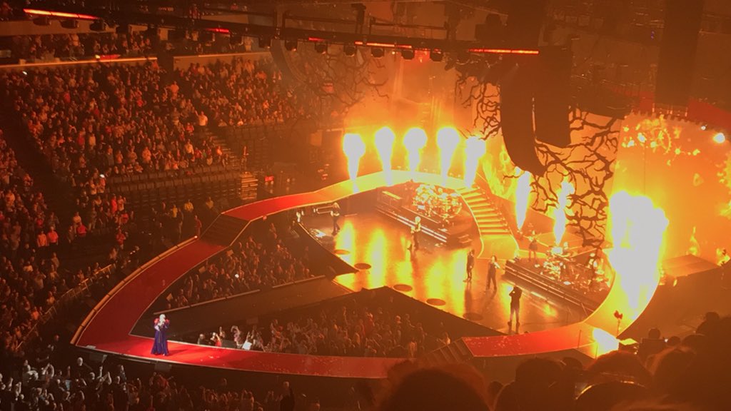 roarringtwenty's tweet image. you're an outstanding preformer, and i thank you for what all you've done for your fans, and this world. ❤️