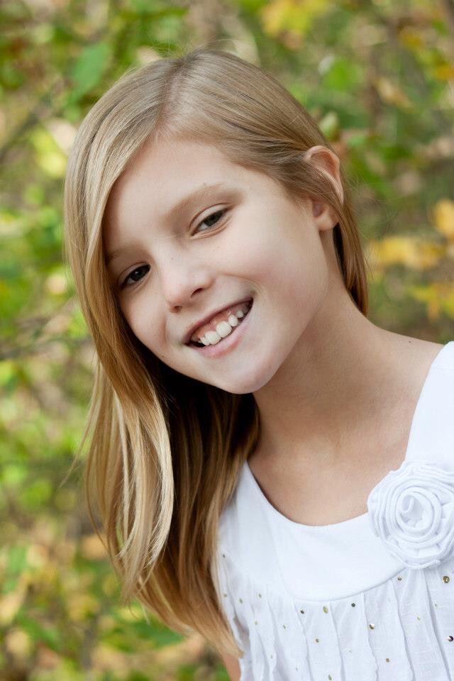abbyrob18's tweet photo. Happy #oldheadshotday from the time I thought I’d be famous and needed professional headshots at the age of 12 💀 https://t.co/Nm4mvuGhq6