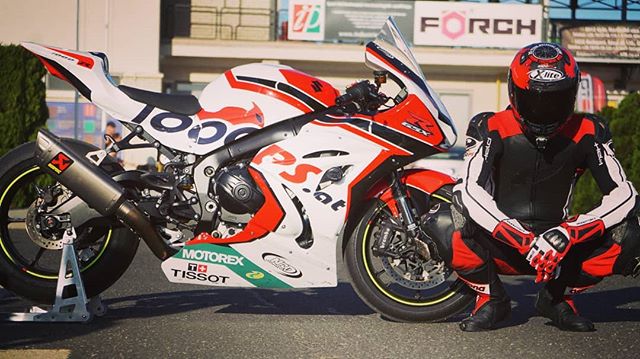 nastynils's tweet photo. Das ist sie - mein neues Baby. Die #Suzuki #GSXR1000 ist wunderschön geworden und hat mich beim ersten Rollout voll begeistert. Da werde ich die kommenden 2-3 Jahre viele leiwande Fotos und Videos online bringen.
#trackday #Rennstrecke #racetrack #racing #me #picoftheday #Motorr https://t.co/4ApHuETH8k