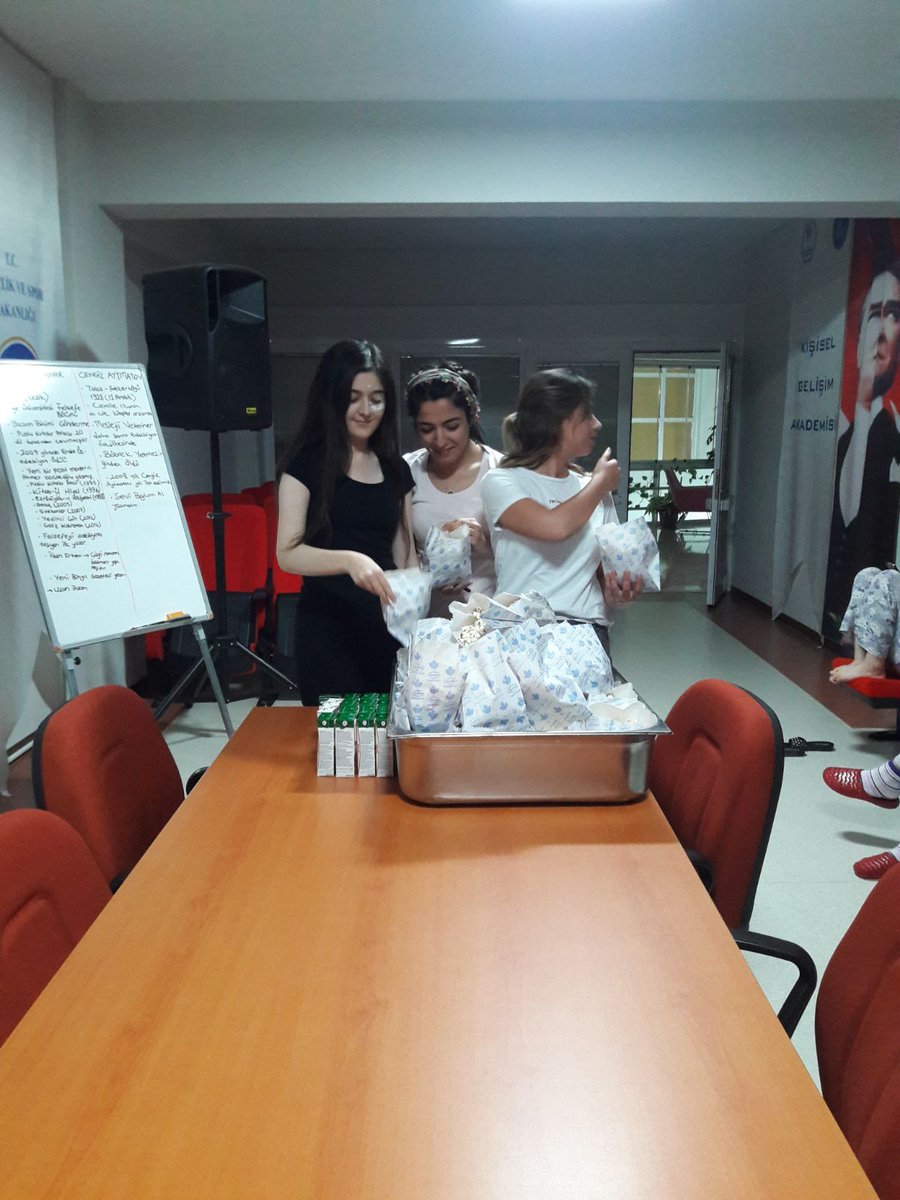 KocaeliKYGM's tweet photo. İl Özel İdaresi Kandıra Yurdu öğrencileri 'Küçük Prens" animasyon filmini izleyerek vakit geçirdiler. https://t.co/aD2stskFVb