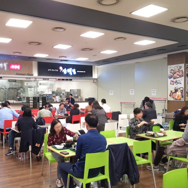 300zip's tweet image. 삼백집 홈플러스 영등포점이 4월27일 오픈하였습니다!
전주 콩나물국밥의 명가 삼백집을 서울특별시 영등포구에서 만나보실 수 있습니다. 많은 사랑 부탁드립니다.
• 삼백집 홈플러스 영등포점
• 주소 : 서울특별시 영등포구 문래동3가 55-3
• 영업시간 : 10:00~22:00 (Last order 21:30)
#삼백집