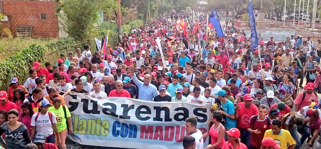 jpsuvzamora_mir's tweet photo. #Hoy @HectoRodriguez junto a los Alcaldes @luiscarPSUV y @HugoMPSUV presentaron los candidatos al @CLEBM @miguelmoras24 y @zulmyorozco que junto a @NicolasMaduro continuarán consolidando la Revolución Bolivariana https://t.co/OoTsPAllJf